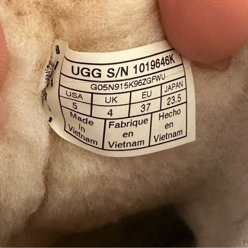 UGG classic short
