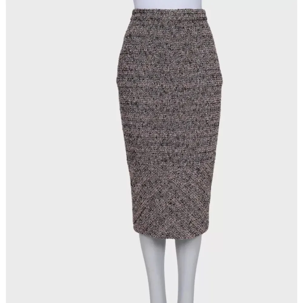 CHANEL elegant bouclé