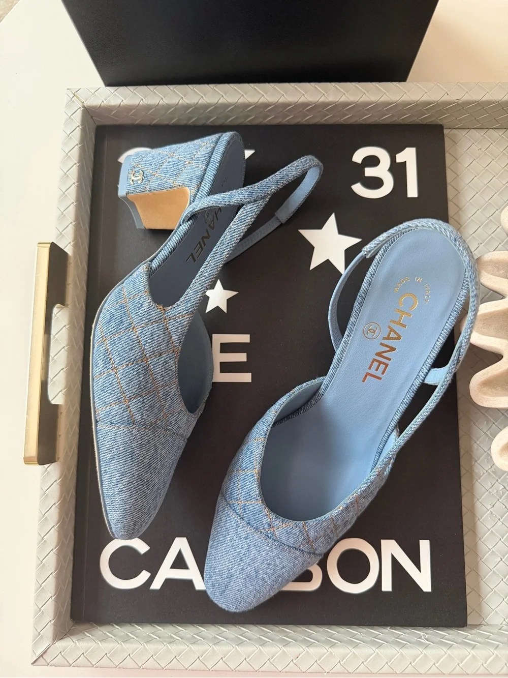 CHANEL heel signature slingback