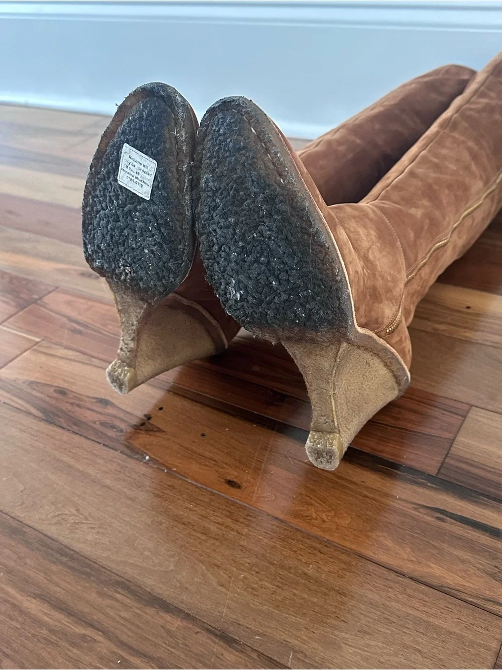 Stuart Weitzman left knee comfy