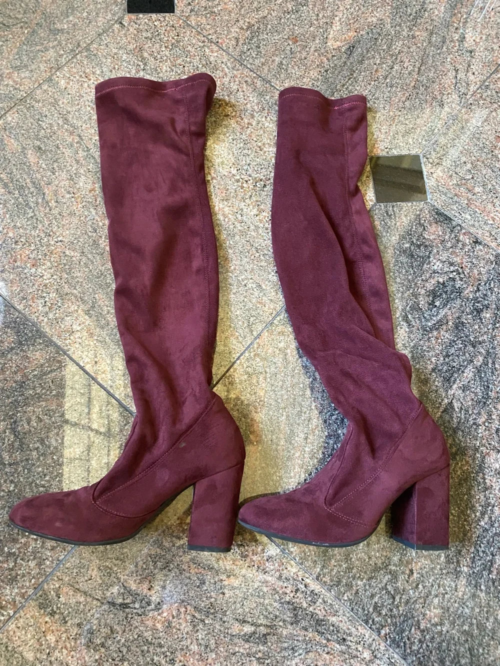 OROSCURO worn couple