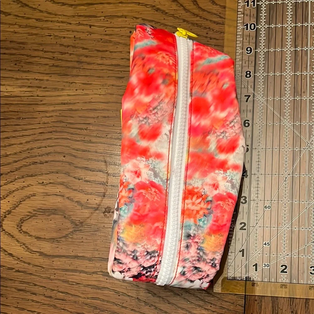 Athleta Supergoop!‎ Multicolor Patterned Toiletry Bag