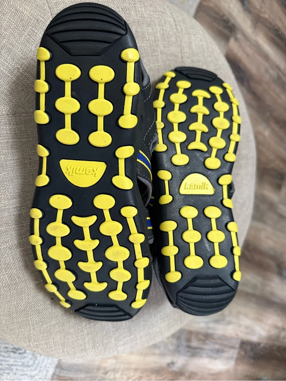 Kamik durable closed