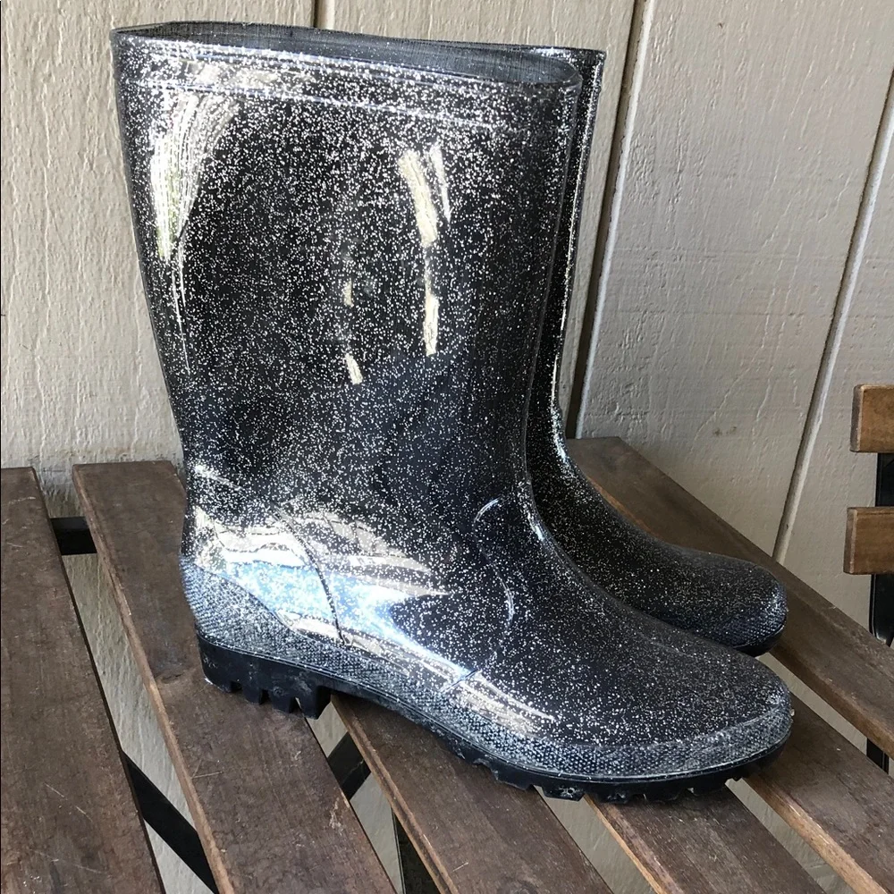 Dae Rainy stylish black