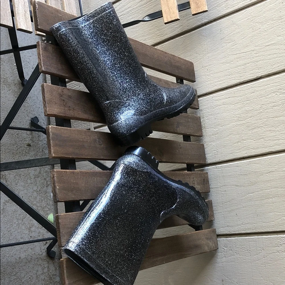 Dae Rainy stylish black