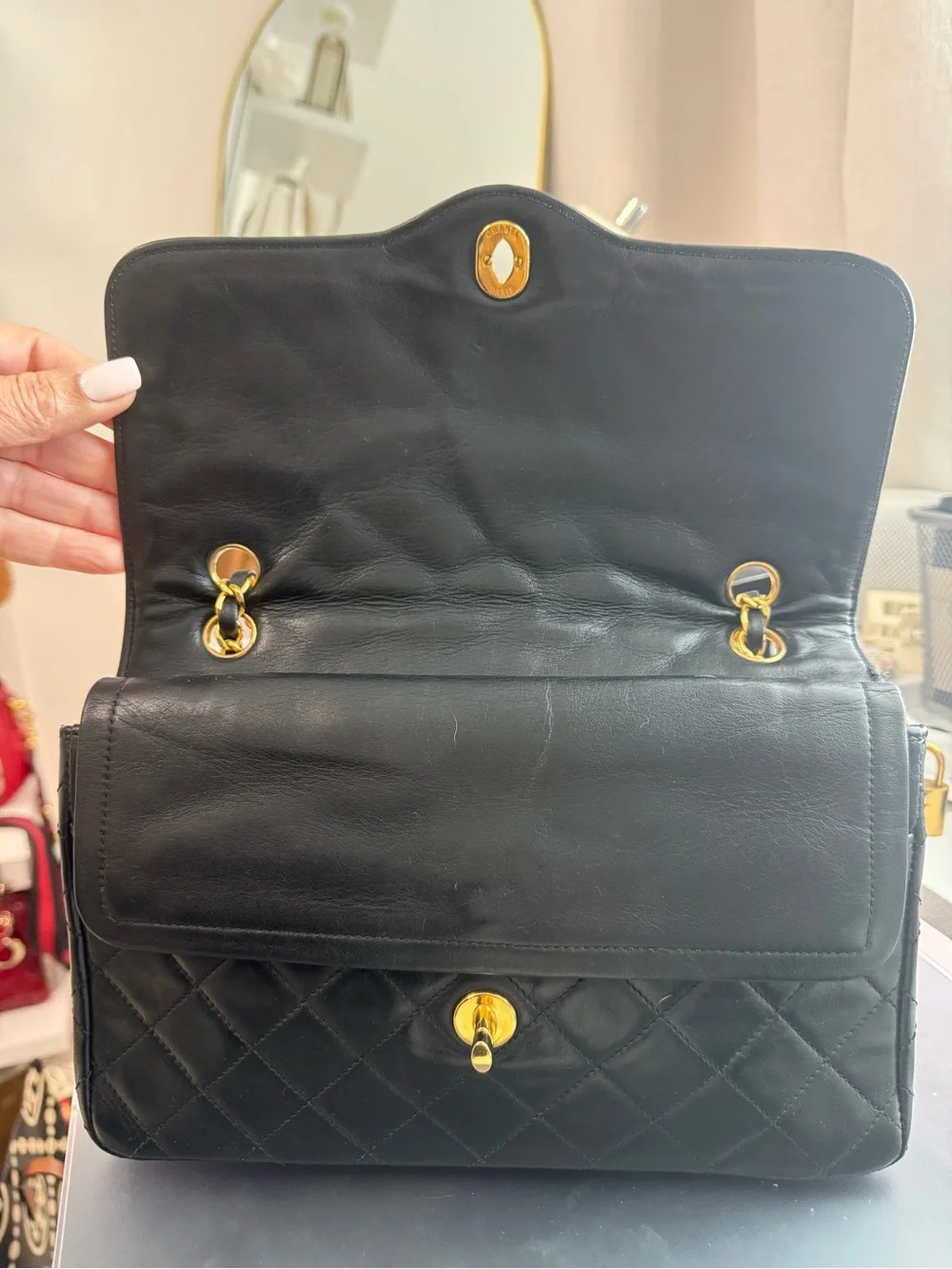 CHANEL elegant quilted