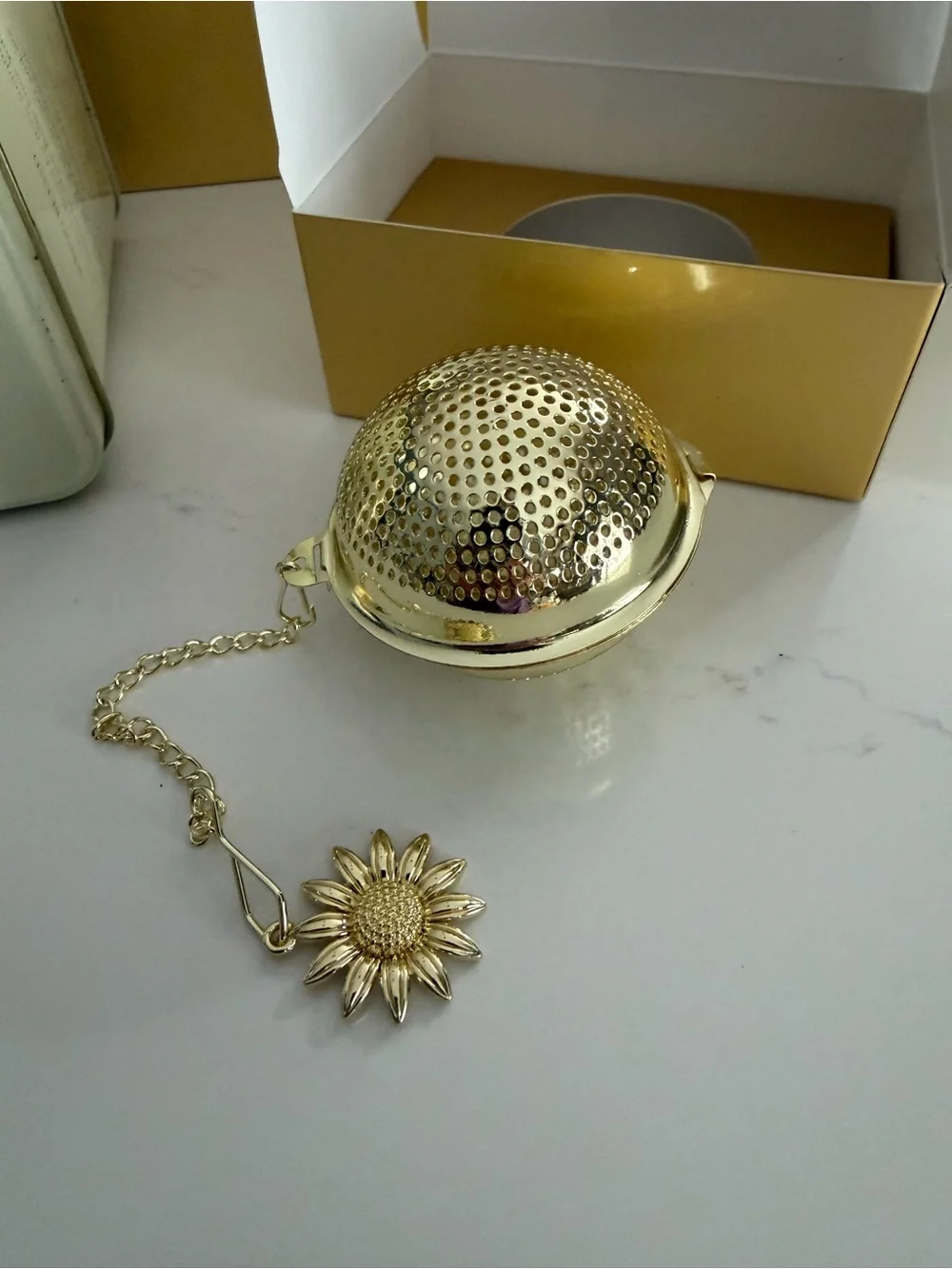 Harry Winston loose leaf tea Gift Set in Pastel Blue and Yellow