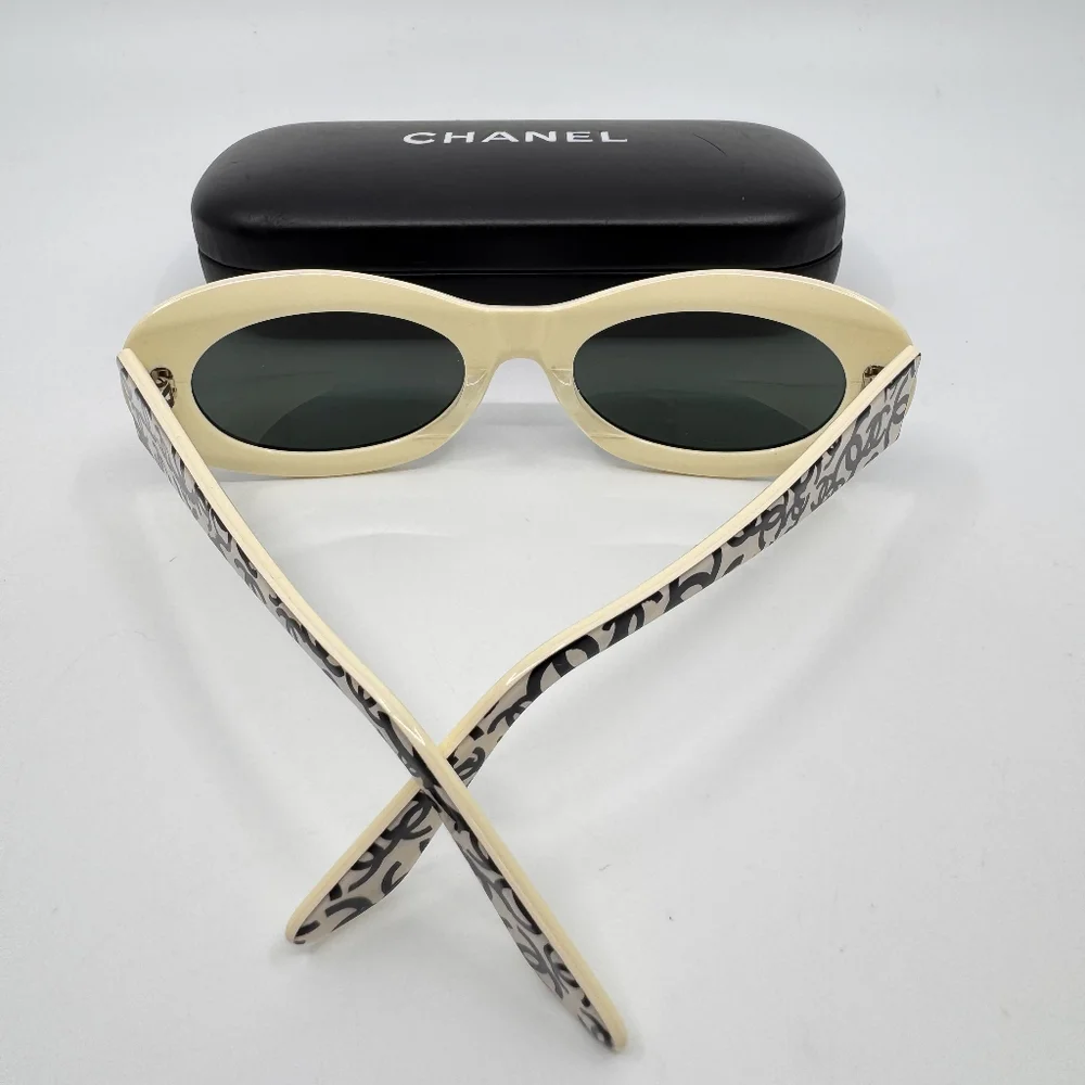 CHANEL scratching purchasing