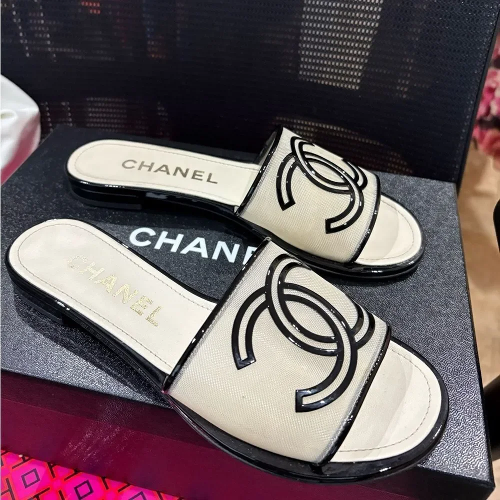 CHANEL elegant slide