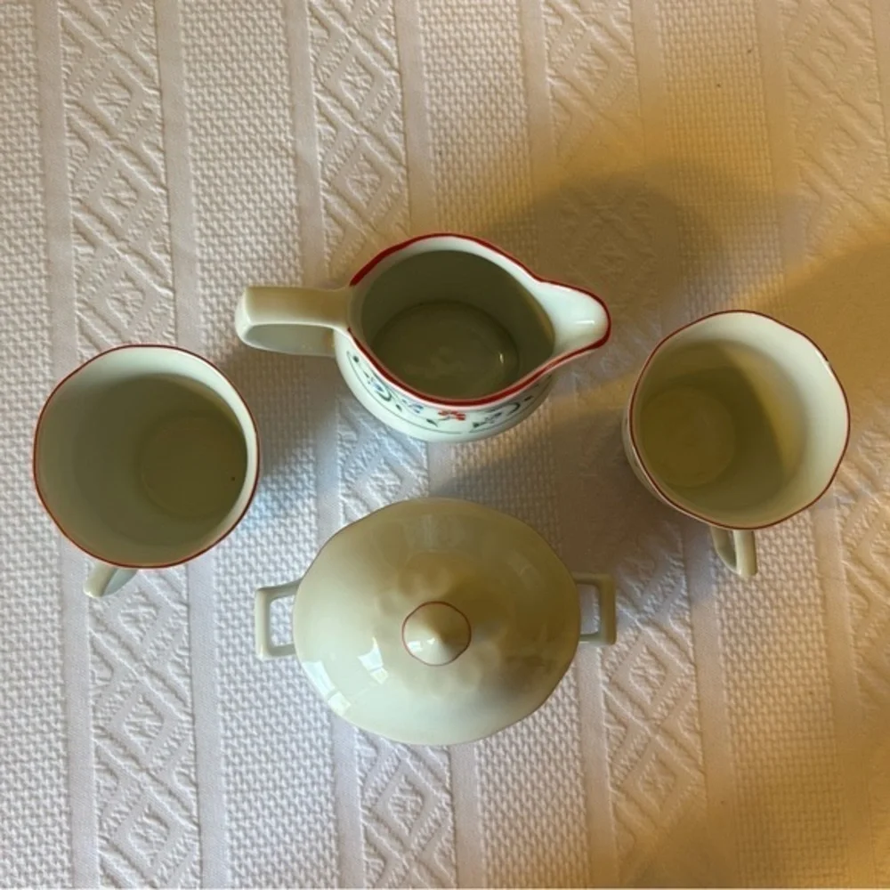 Vintage‎ Gibson Grace Cream and Sugar Set with Two Coffee Cups