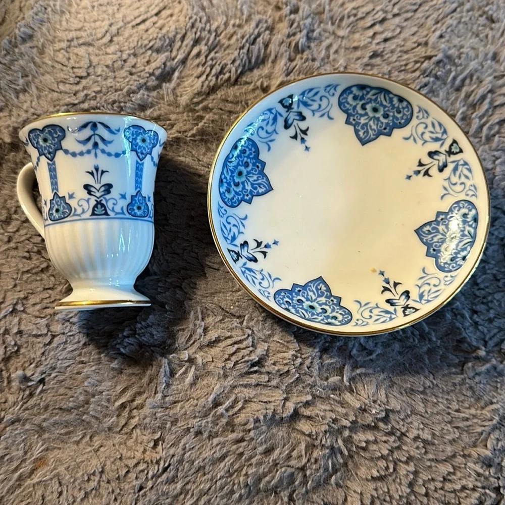 Avon Vintage “European Tradition” Cup & Saucer Collection Medici Porcelain