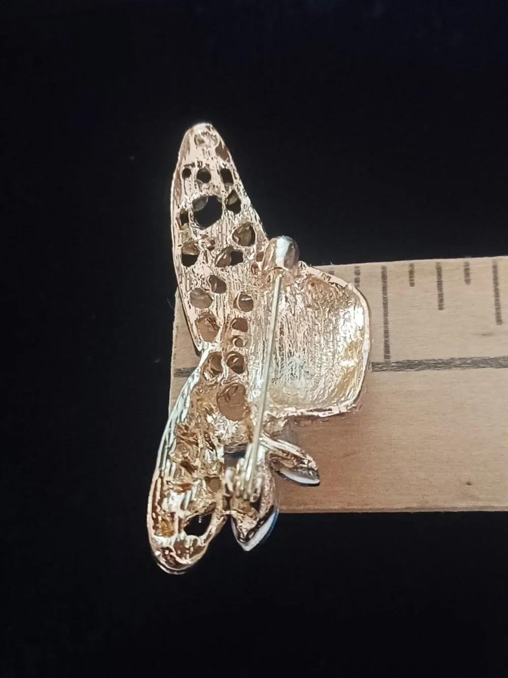 N/A rhinestones tone brooch