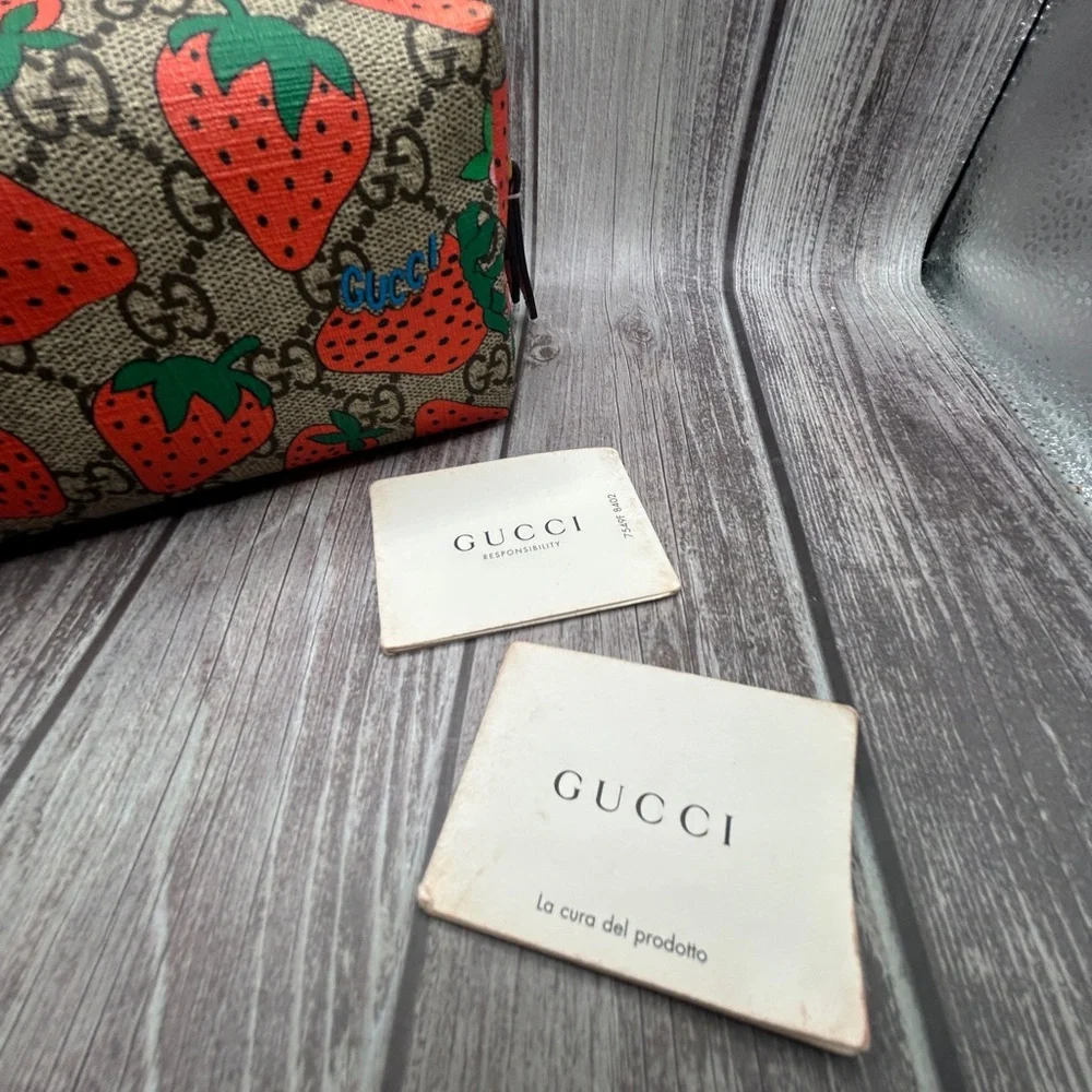 🍓GUCCI Strawberry GG Supreme Large Cosmetic Bag Pouch Limited Edition RARE