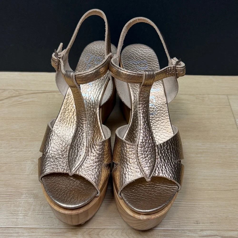 Pedro Garcia metallic gold
