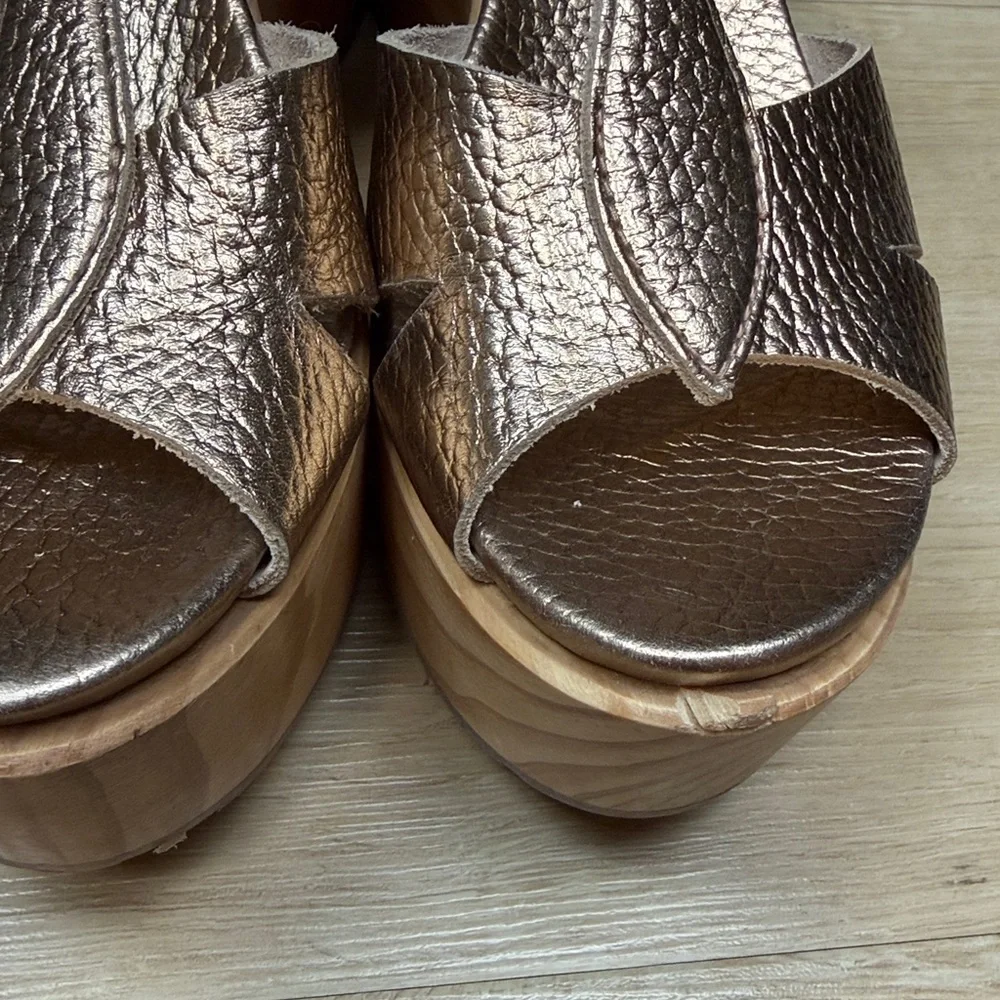 Pedro Garcia metallic gold