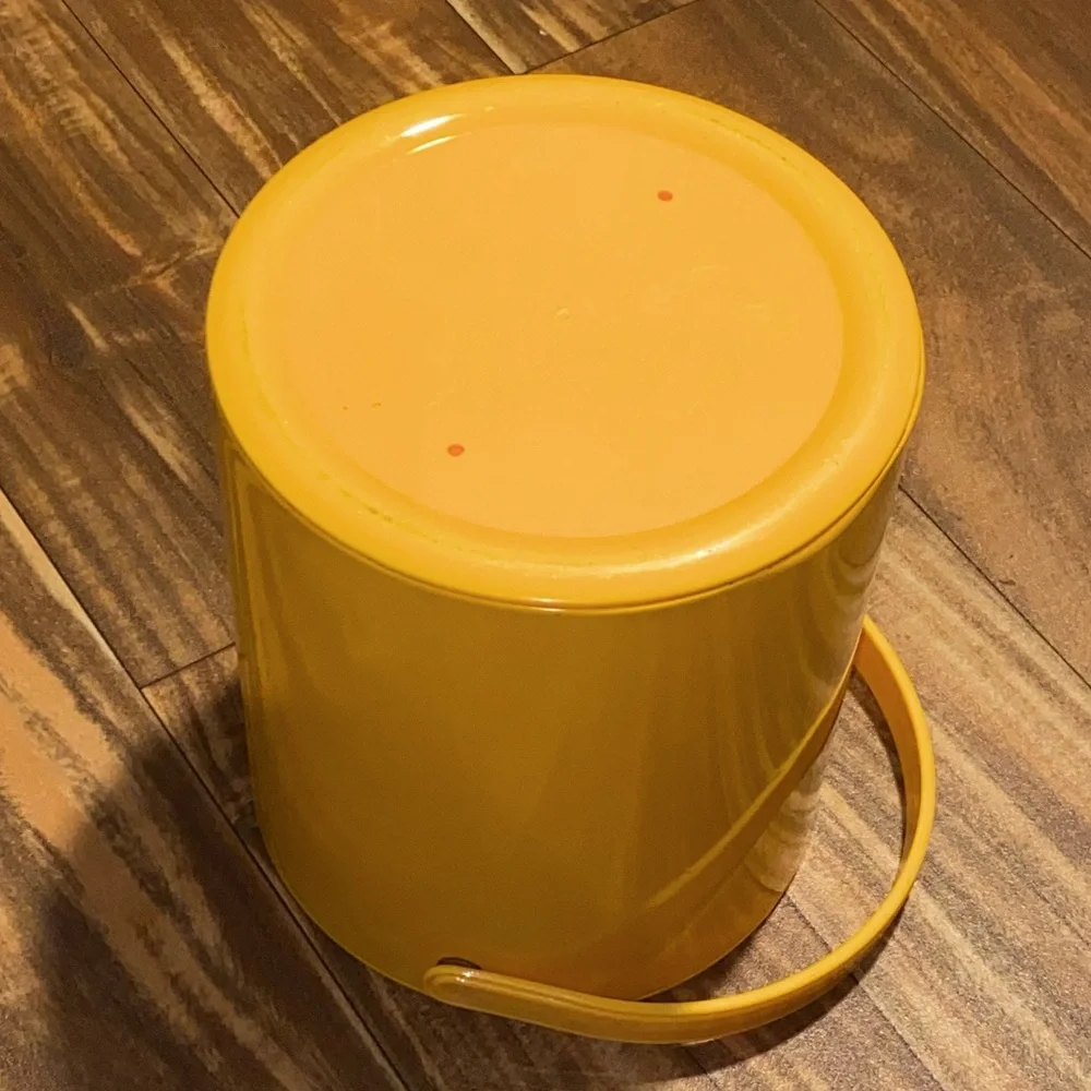 Vintage lid insert bus