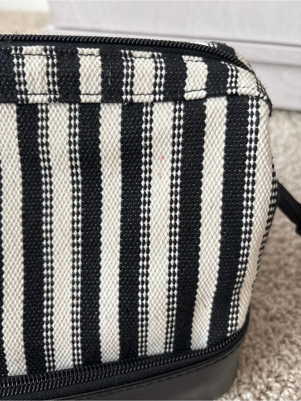 The BÉIS Dopp Kit in Black Stripe
