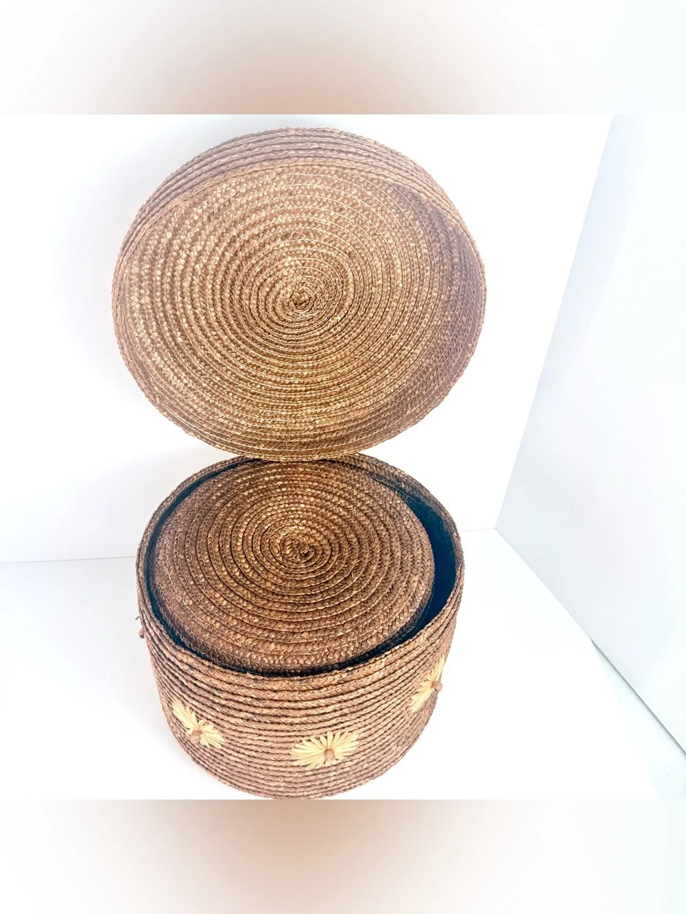 Set Of 2 Vintage Pier 1 Round Straw Storage Basket W/ Lid & Flowers On Side boho