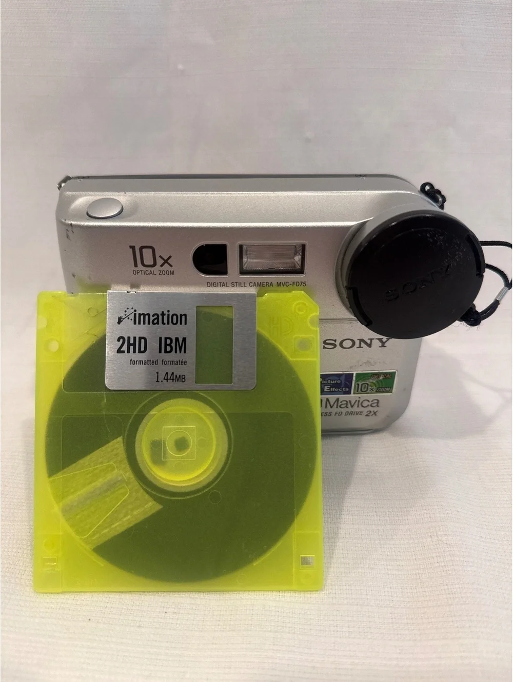 Sony FD Mavica Digital Still Camera MVC-FD75 with 2HD Floppy Disk not tested