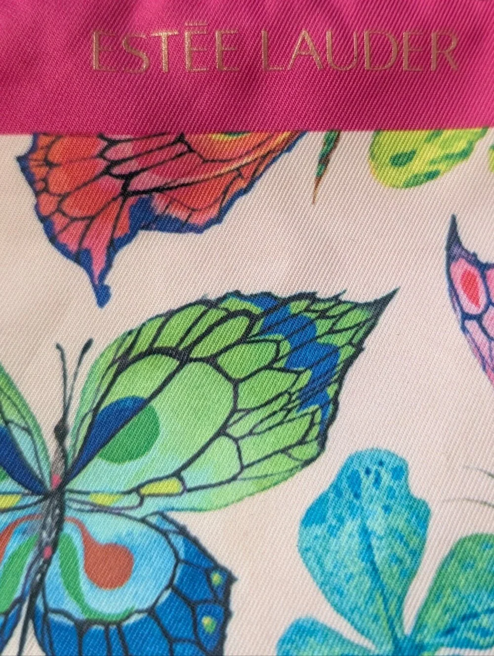 Estee Lauder secure pens bright