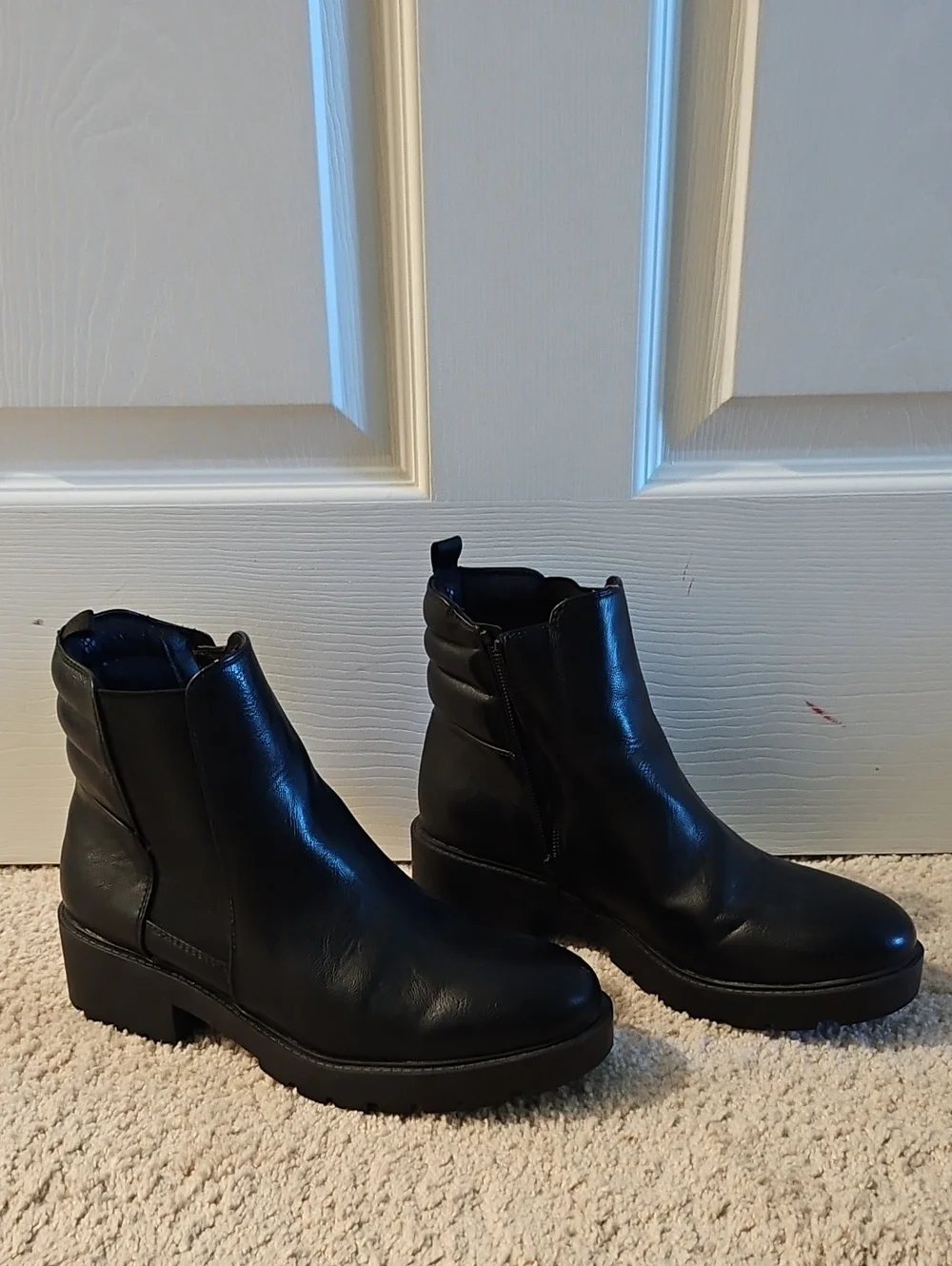 NWT White Mountain Black Chelsea Boots - Size 8