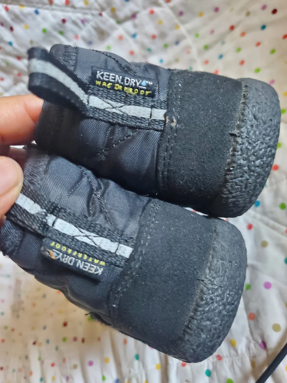 KEEN Kids'  Howser Chukka  Black Winter Ankle Boots Size 11.