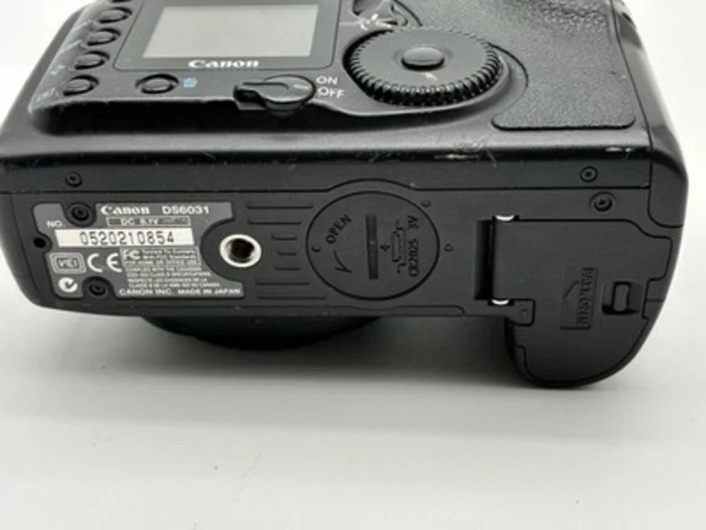 Canon EOS 10D DSLR Camera Body – FOR PARTS / REPAIR Powers On, ERR After Shutter