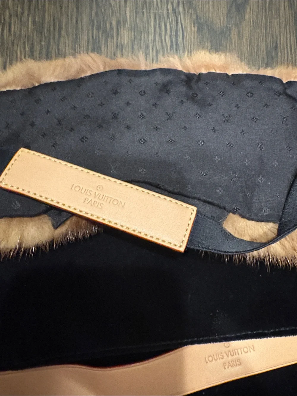 Louis Vuitton mink Fur Eye Mask with Box/dust-bag travel luxury
