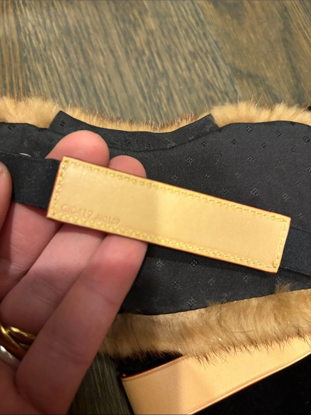 Louis Vuitton mink Fur Eye Mask with Box/dust-bag travel luxury