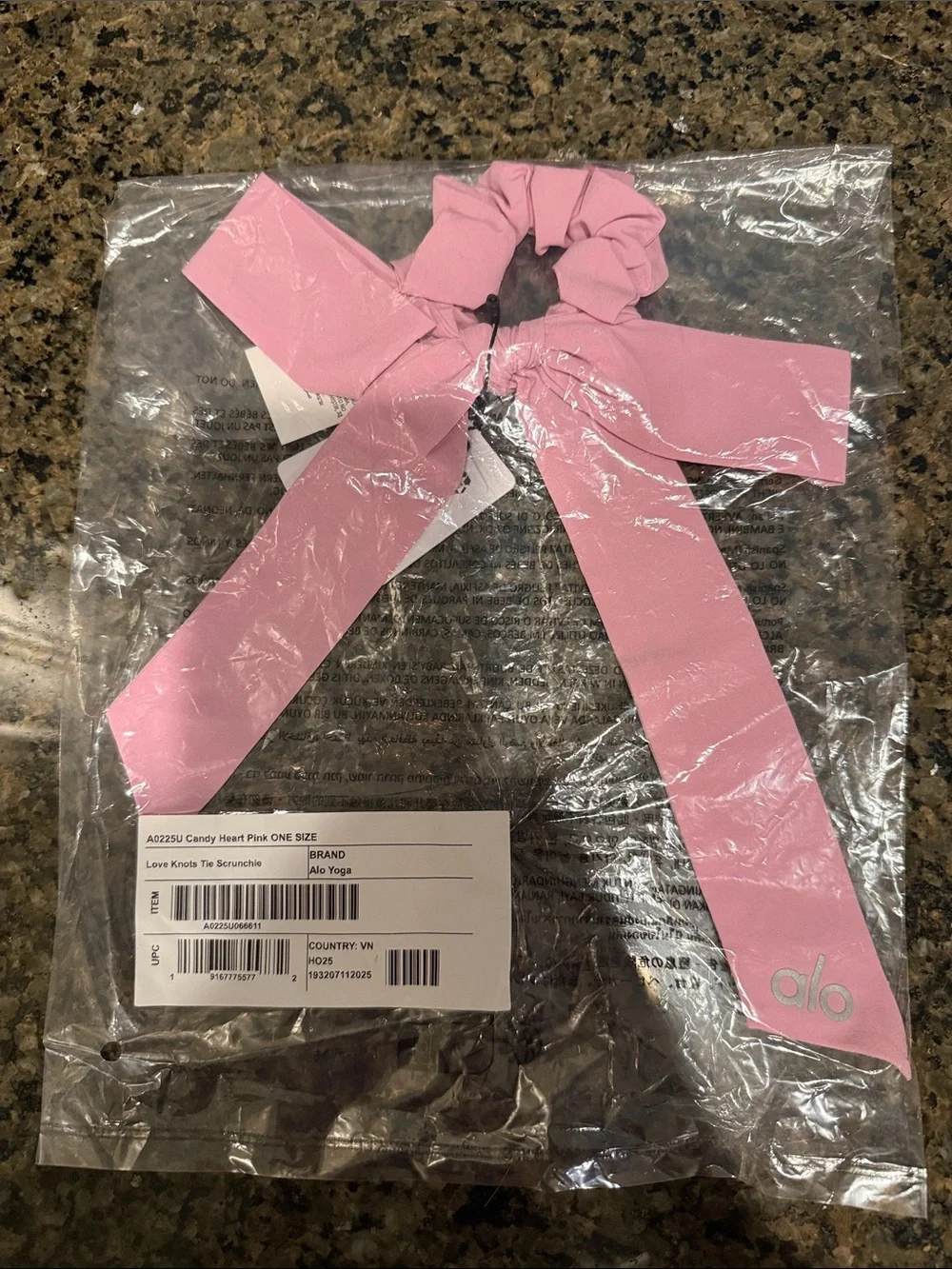 Alo yoga candy heart pink, Love Knots Tie Scrunchie