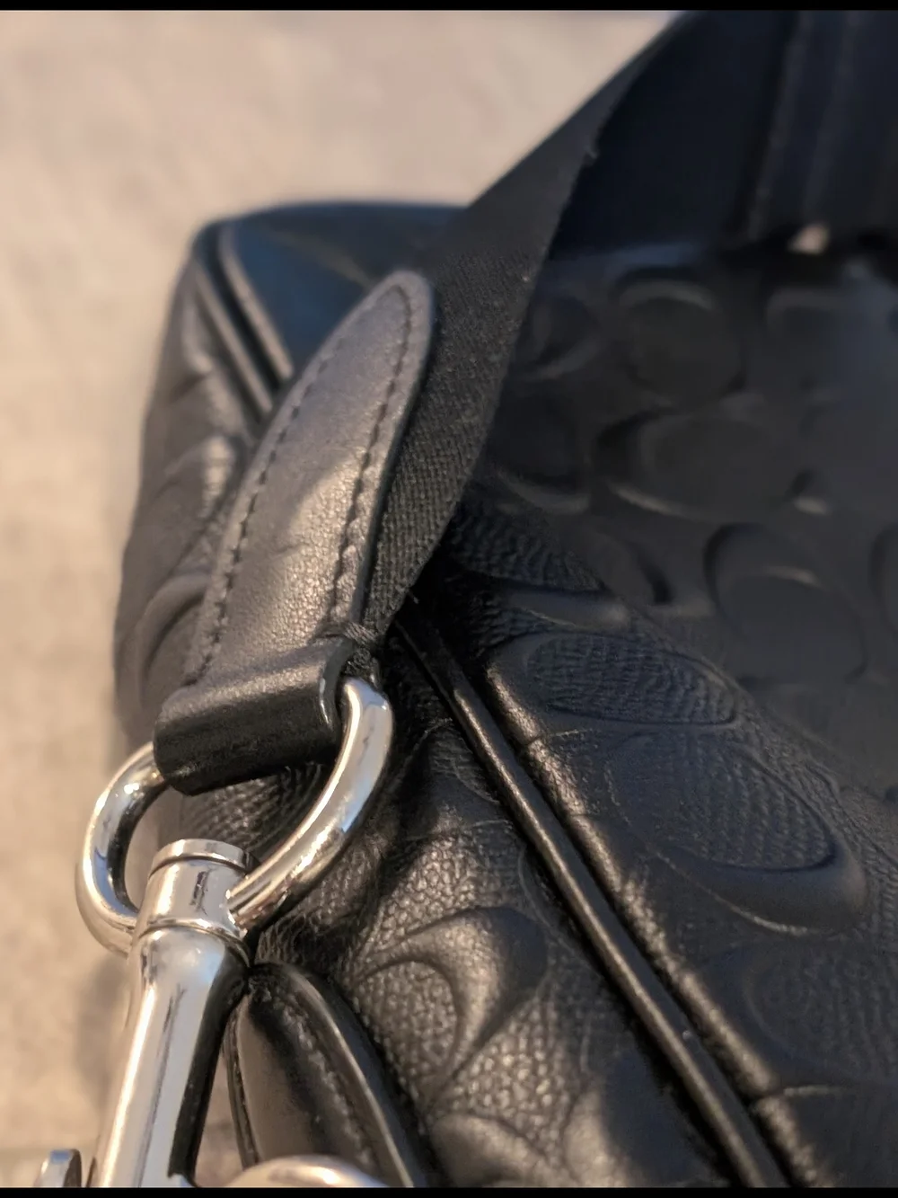 Coach zip travel sturdy