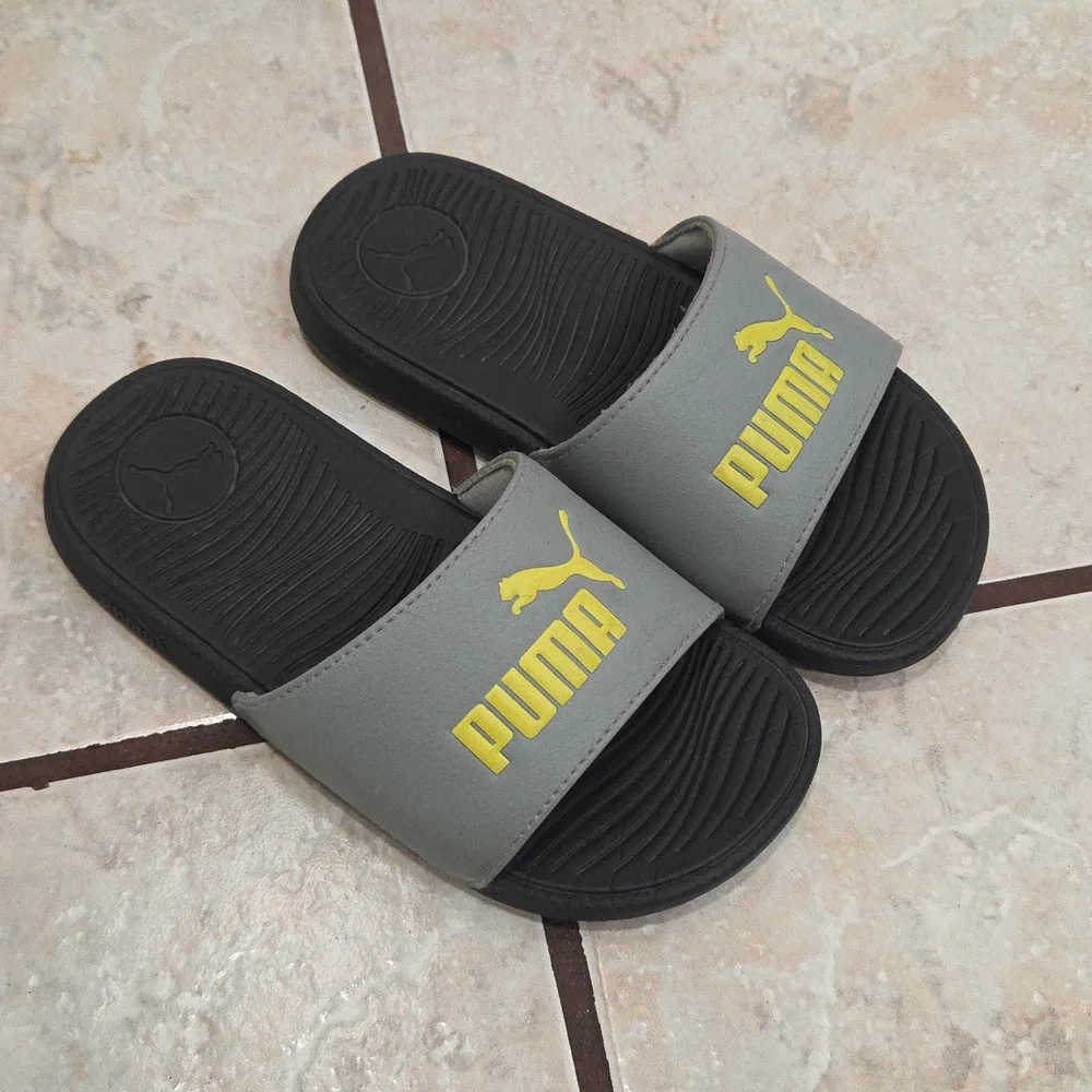 Kids Puma Slides Sandals Size 13C Pool Loungewear Sports Beach Vacation