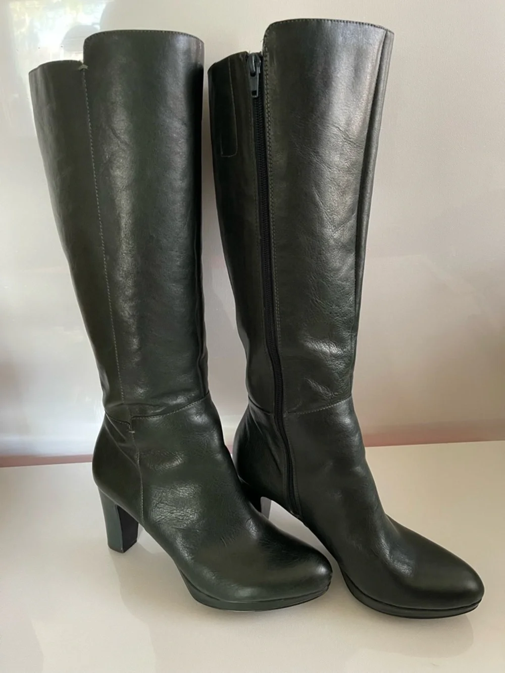 Nine West black heel equestrian