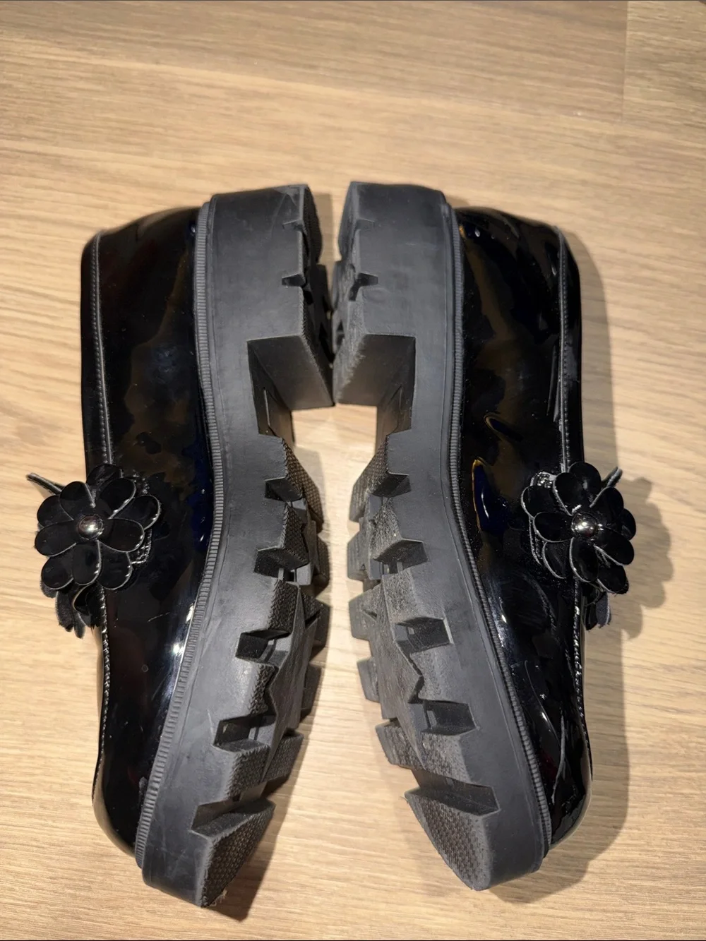 Sonoma glossy black