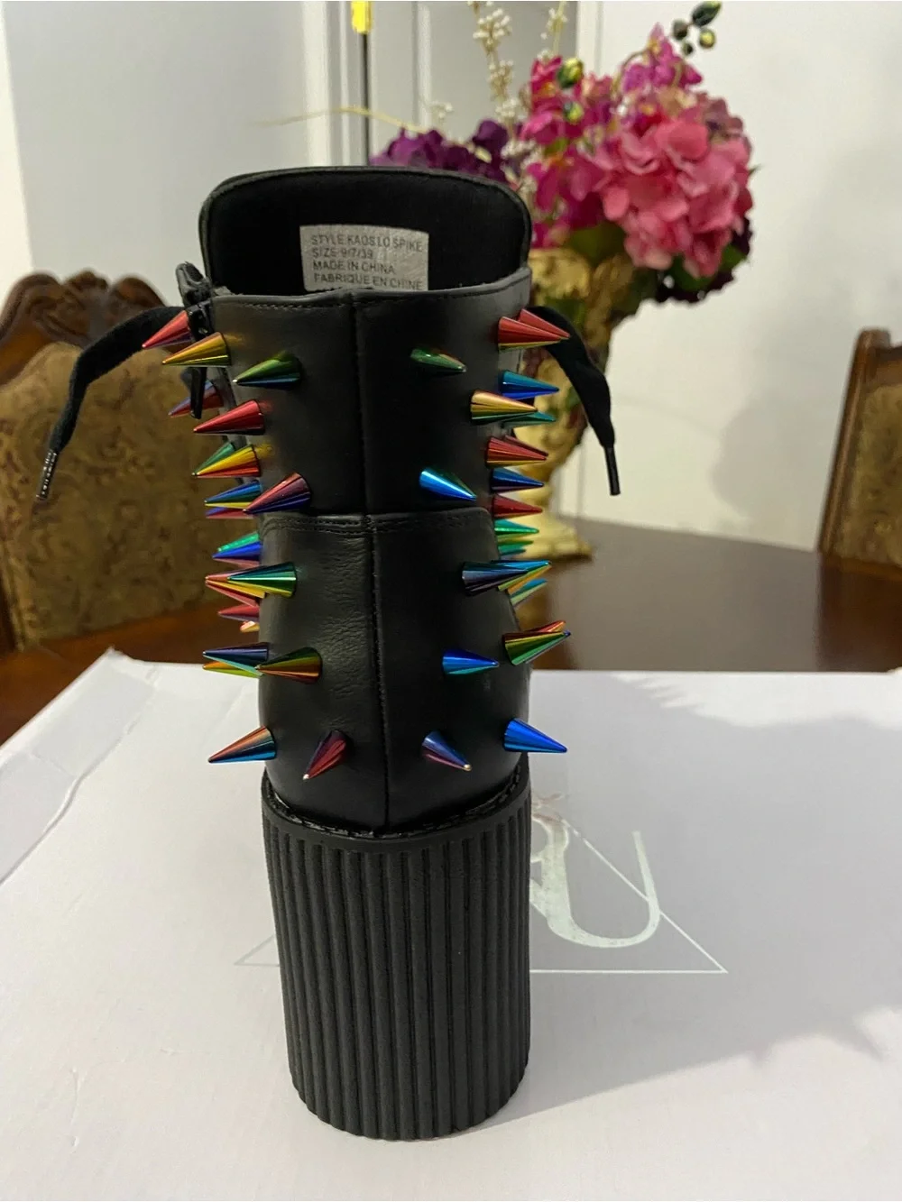 Kaos rainbow platform striking