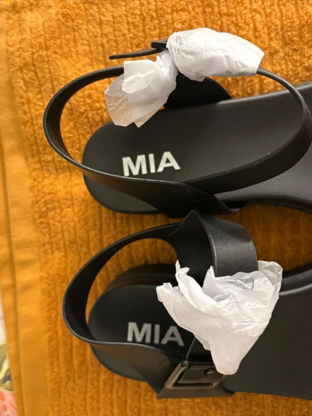 MIA bottom toes