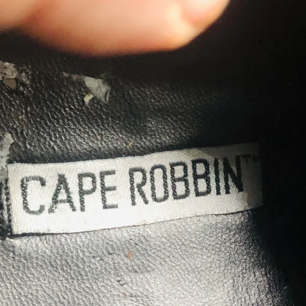 Cape Robbin outsole occasions