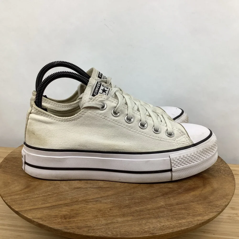 Converse Chuck Taylor All Star Lift Platform Women's 7.5 White Sneakers 560251F