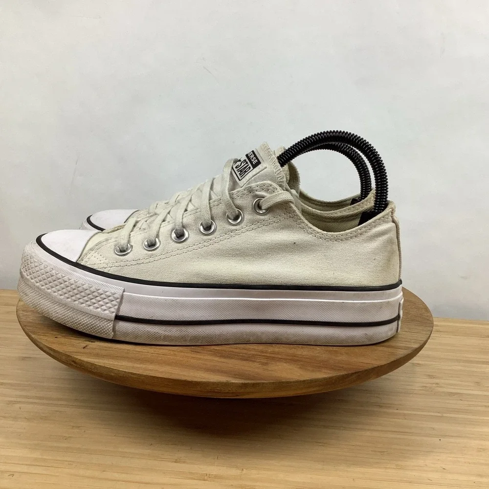 Converse Chuck Taylor All Star Lift Platform Women's 7.5 White Sneakers 560251F