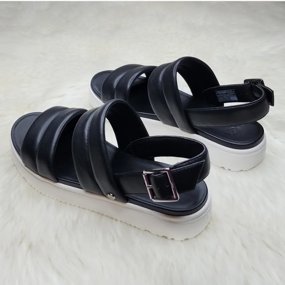 UGG experience closure christmas