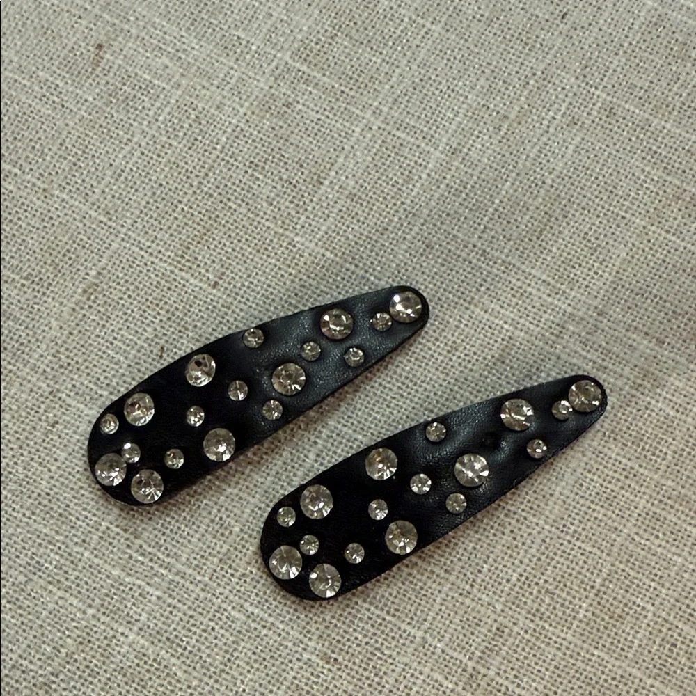Kitsch Black‎ Crystal Hair Clips