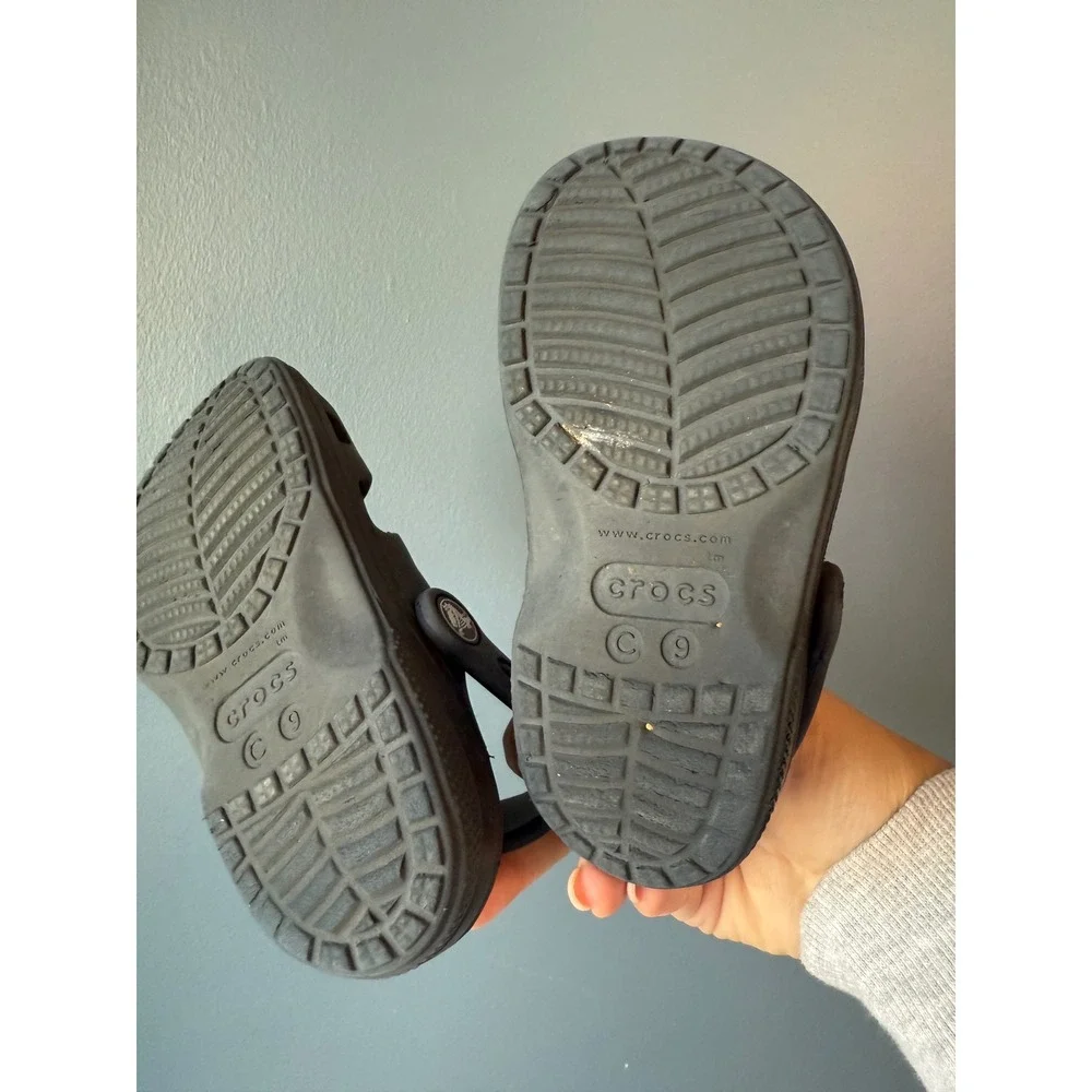 CROCS design pool water