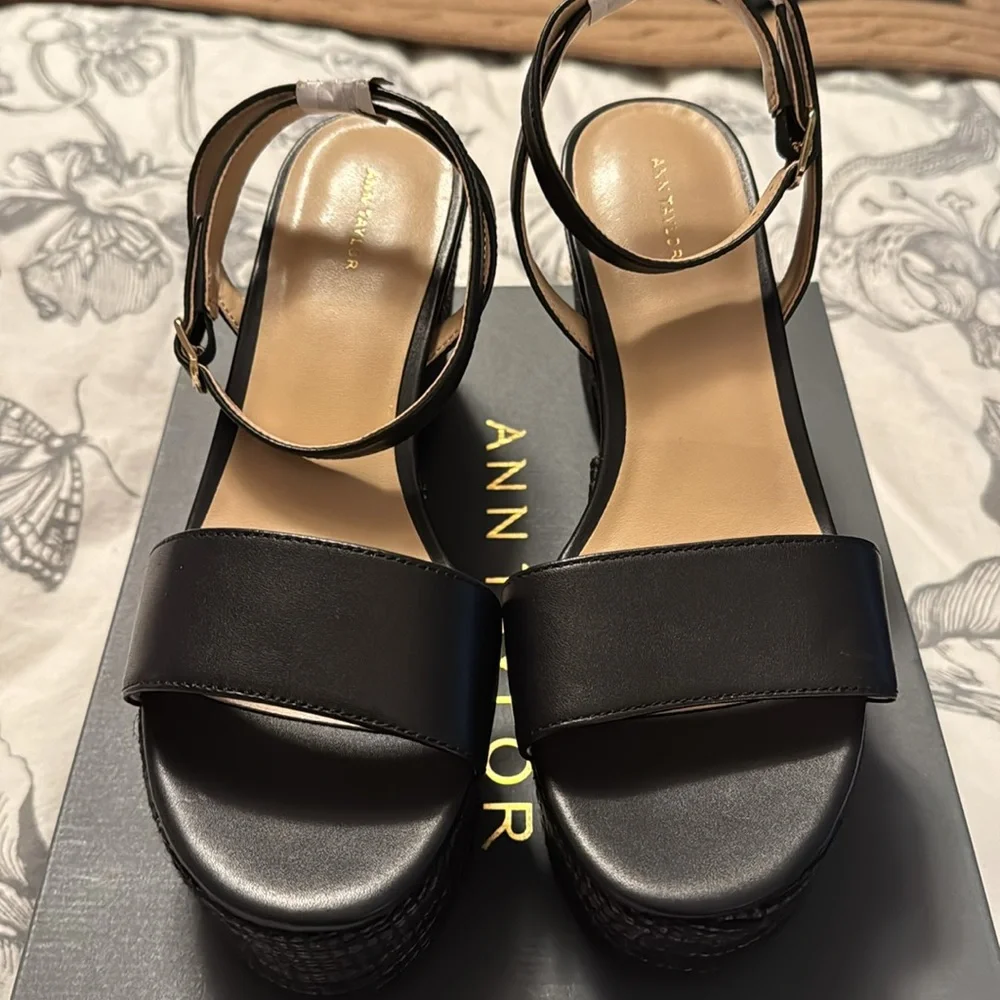 Ann Taylor brand open