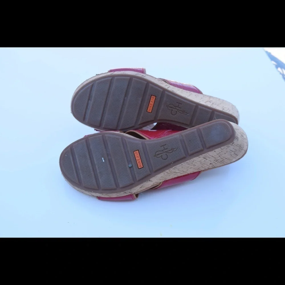 Cole Haan red air upper