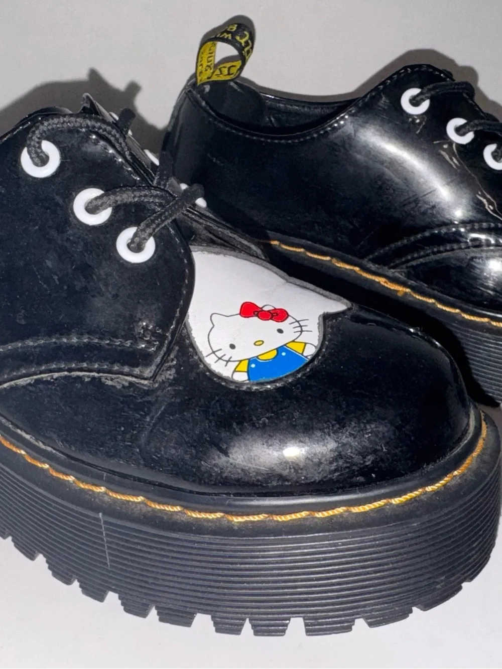 Dr. Martens stylish lace shoes