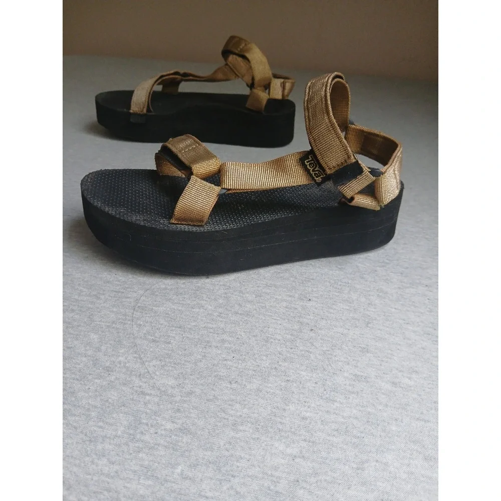 Teva Platform Sandals 8 Universal Flatform Comfort Cushioned Outdoor Hiking