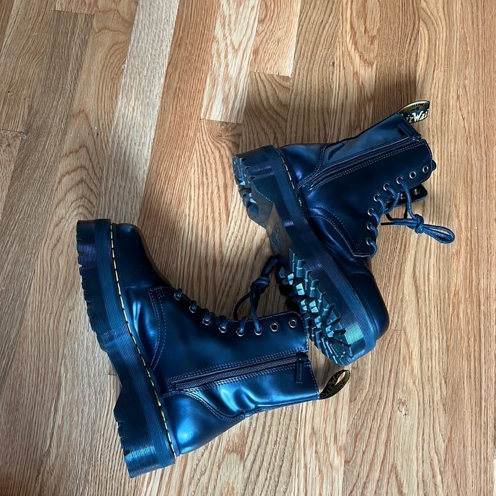 New Dr Martens Jadon Smooth Leather Platform Boots size 9