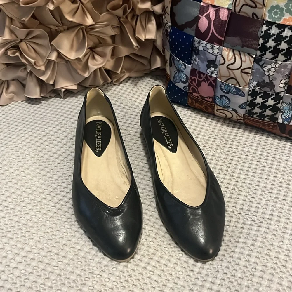 NATURALIZER Women’s Black Leather Wedge Low Heel Slip On Pointy Pump Shoes 7