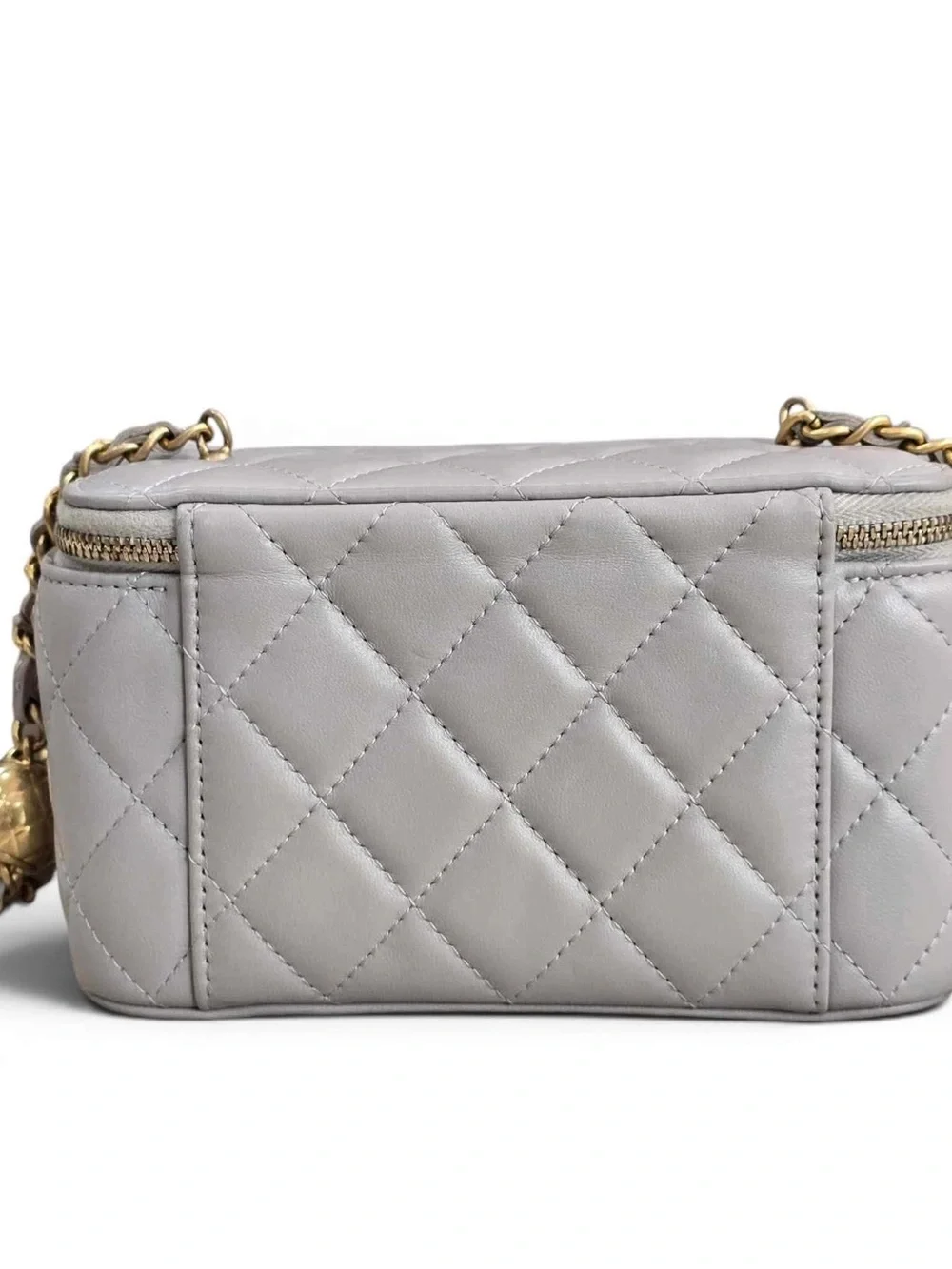 CHANEL compact quilted