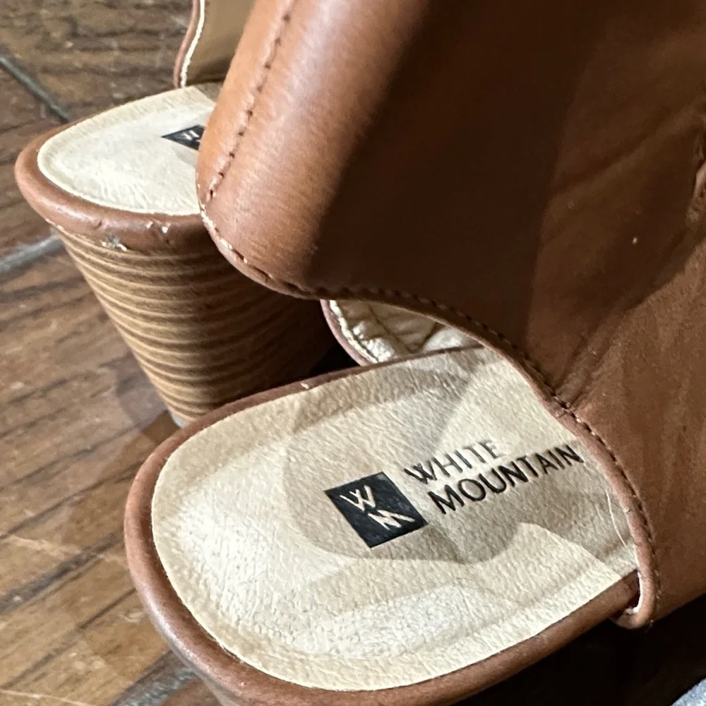 White‎ Mountain Brown Lace-Up Wedges